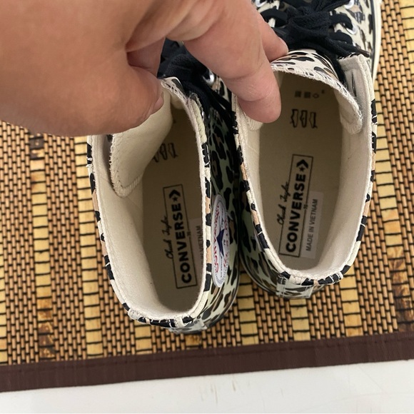 Converse Chuck 70 Glow-In-The-Dark Leopard Print Unisex M8.5 W10.5 Retro - Picture 7 of 10